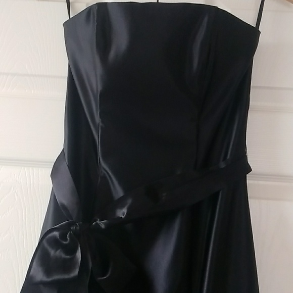 Dress - Picture 3 of 4